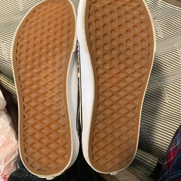 Likely new Vans shoes - Picture 4 of 4